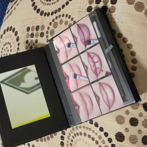 Aesthetica Cosmetics Lip Contour Kit Lip Palette - Picture 5 of 5